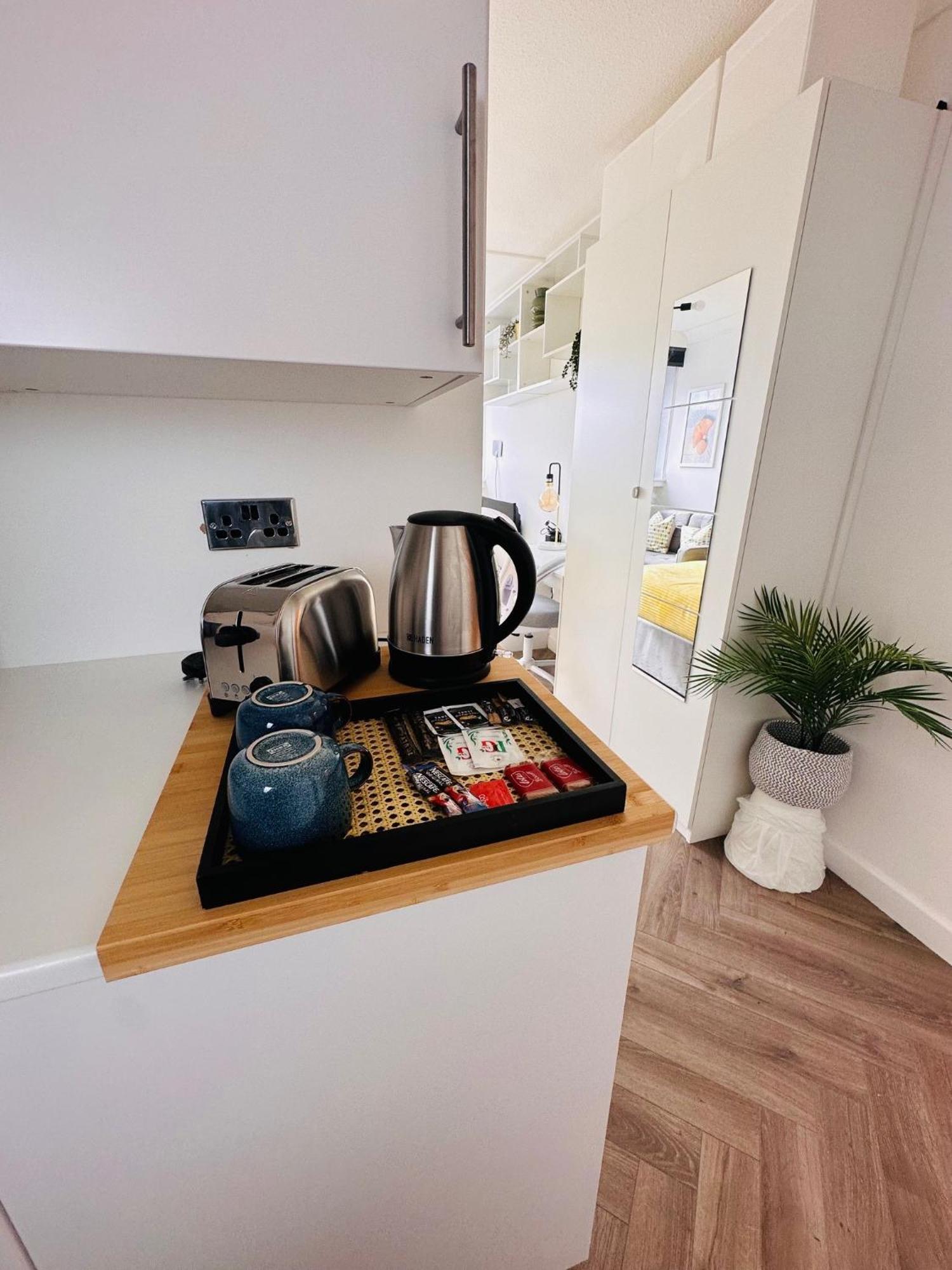R1 - Private Room In Modern Shared Apartment, Each With Kitchenette, Central Birmingham Exteriör bild